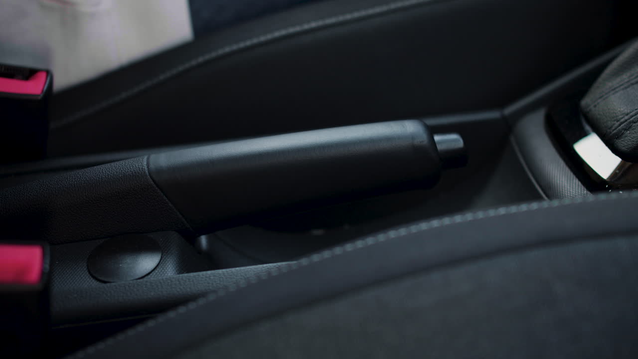 mujer conduciendo un automóvil