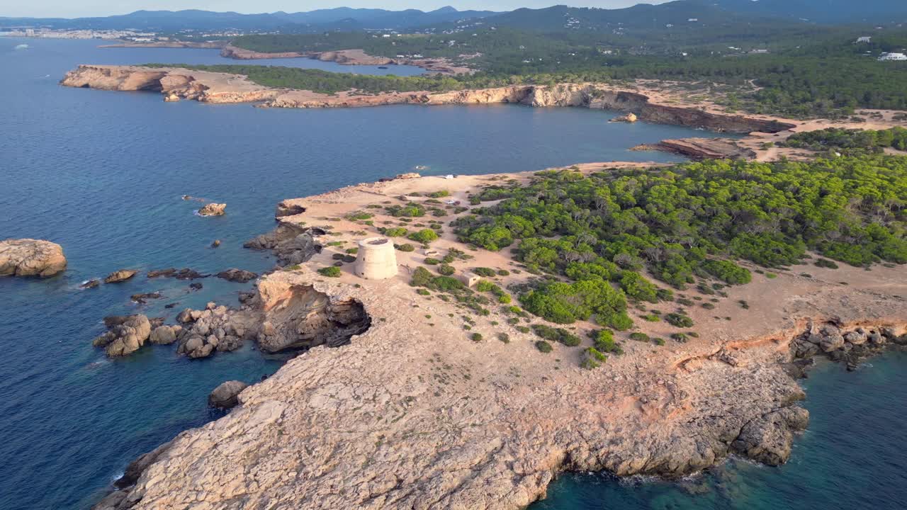 tramonto costiero mediterraneo antica torre storica