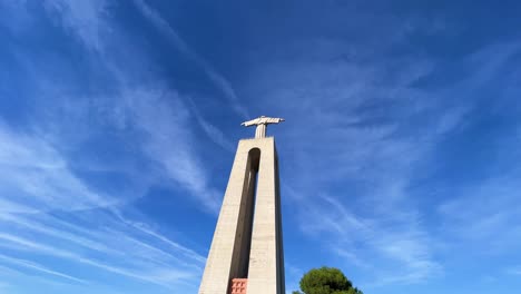 santuario de cristo rey de portugal con cielo azul 4k 30fps