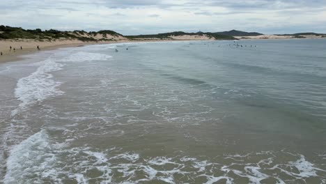 toma aérea de una milla de playa nsw australia