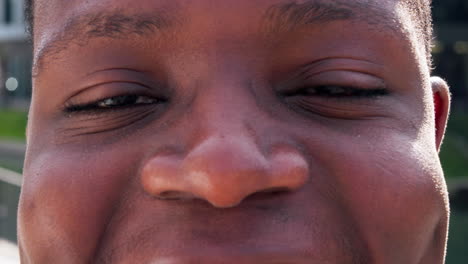 ojos, optometría y retrato de hombre negro