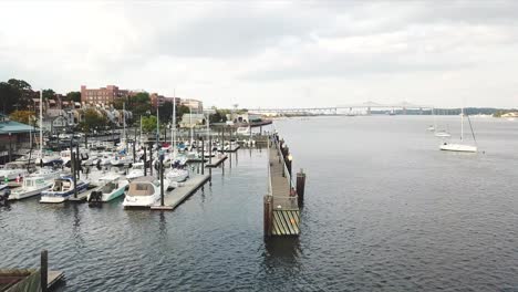 Perth-Amboy-NJ-Waterway,-Boats-and-Places