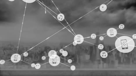 animación de una red de iconos digitales frente a una vista aérea del paisaje urbano