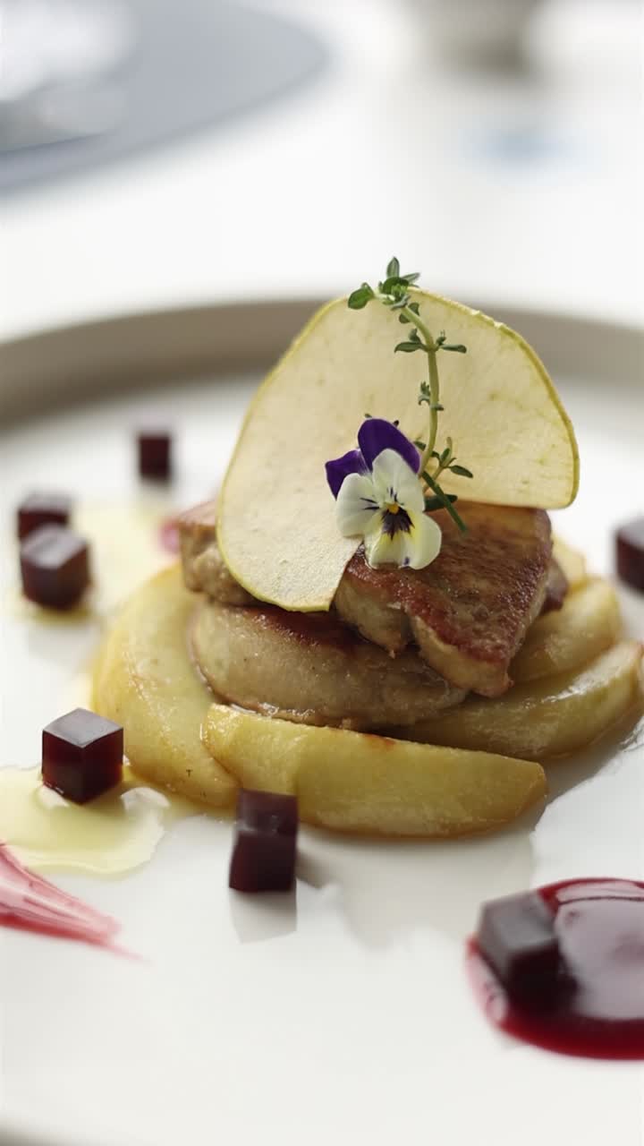 foie gras con manzana y remolacha