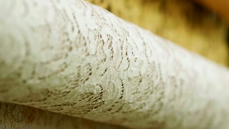 una foto macro de un encaje, tela utilizada para hacer elegantes vestidos de novia para el día de la boda.