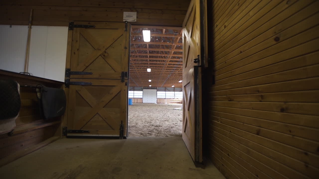 gran centro de entrenamiento de caballos de madera