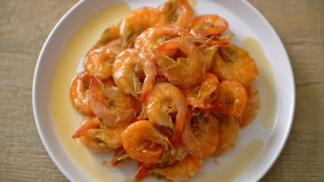 sweet shrimps is thai dish which cooks with fish sauce and sugar - asian food style