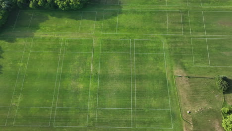 vista de arriba hacia abajo de los lanzamientos competitivos de ultimate frisbee
