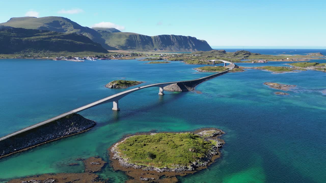 노르웨이 의 여름 에 로포텐 섬 의 다리 와 경치 좋은 경로 - 공중 순환
