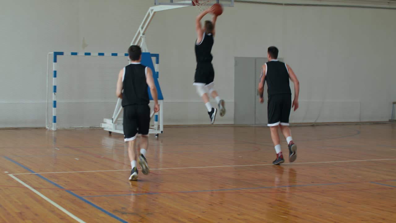 Partita di basket al chiuso