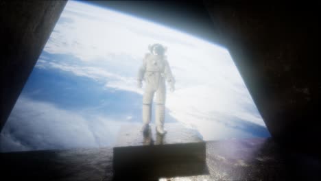 astronauta en la estación de observatorio espacial cerca de la tierra