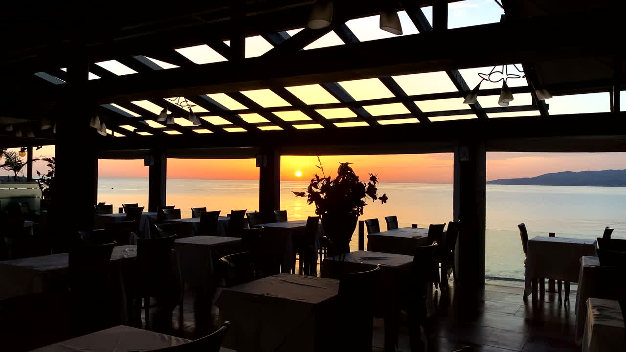 파티 후 아침 일찍 크레타에서 일출