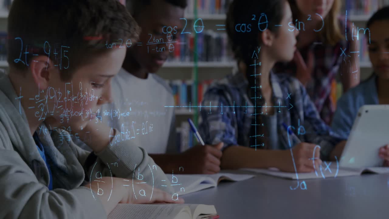 수학 방정식의 애니메이션 학교 어린이들이 교실에서 태블릿을 사용합니다.