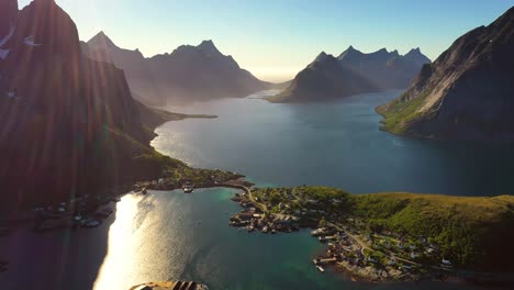 Reine-Lofoten-Es-Un-Archipiélago-En-El-Condado-De-Nordland,-Noruega.