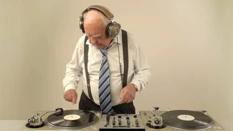 abuelo dj vid 18