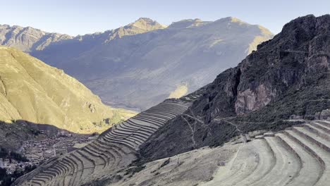 Antiguo-Paisaje-En-Terrazas-En-Las-Montañas-Incas