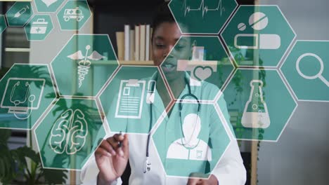 animación de iconos y procesamiento de datos sobre una doctora afroamericana