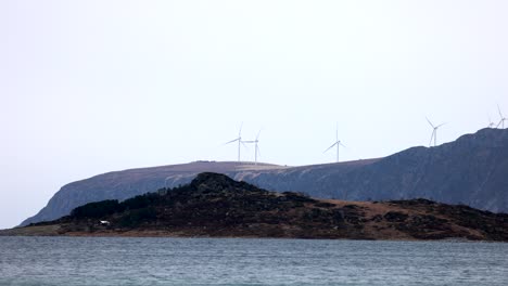 Hestøya-Es-Parte-De-Nordøyvegen,-Una-Carretera-Que-Conecta-Las-Islas-Fuera-De-Ålesund