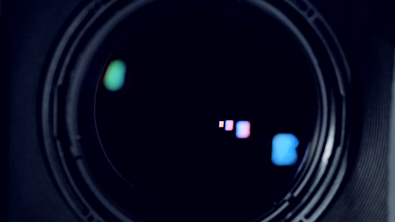 una vista macro en una lente de cámara negra.