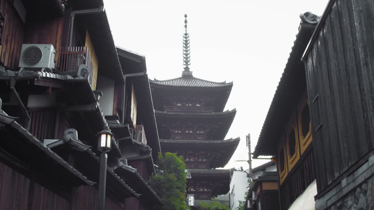 diapositiva, tiro, de, un, templo, tiro medio, en, kyoto, japón, 4k, cámara lenta