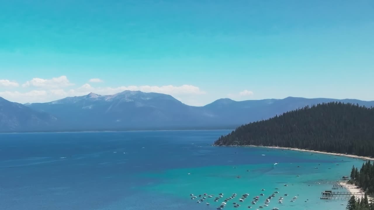 Visita il Lago Tahoe in estate per divertirti all'aria aperta e ammirare splendidi panorami