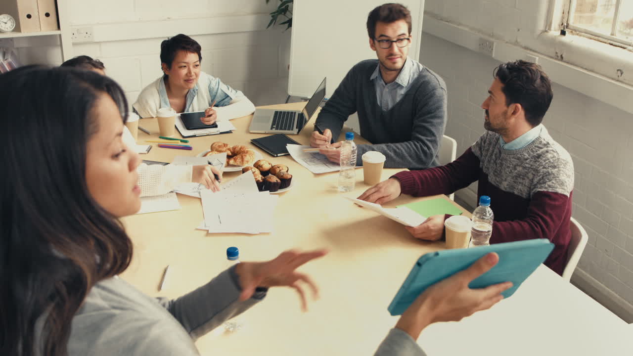 reunión del equipo de negocios creativos