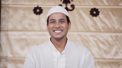 Happy-Indian-muslim-man-smiling-at-the-camera