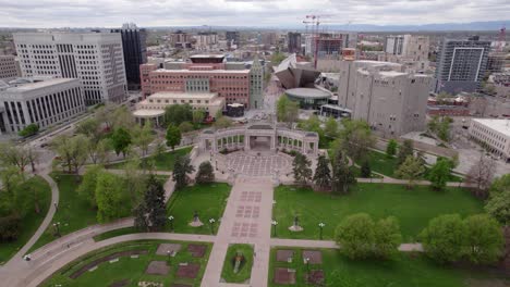 anfiteatro griego y parque del centro cívico en denver, colorado, estados unidos