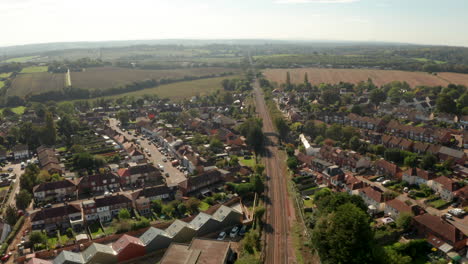 tiro aéreo a subir de epping town em direcção à auto-estrada m25