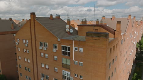 El-Panorama-Aéreo-De-Madrid-Capta-Su-Esencia:-Barrios-Históricos,-Economía.