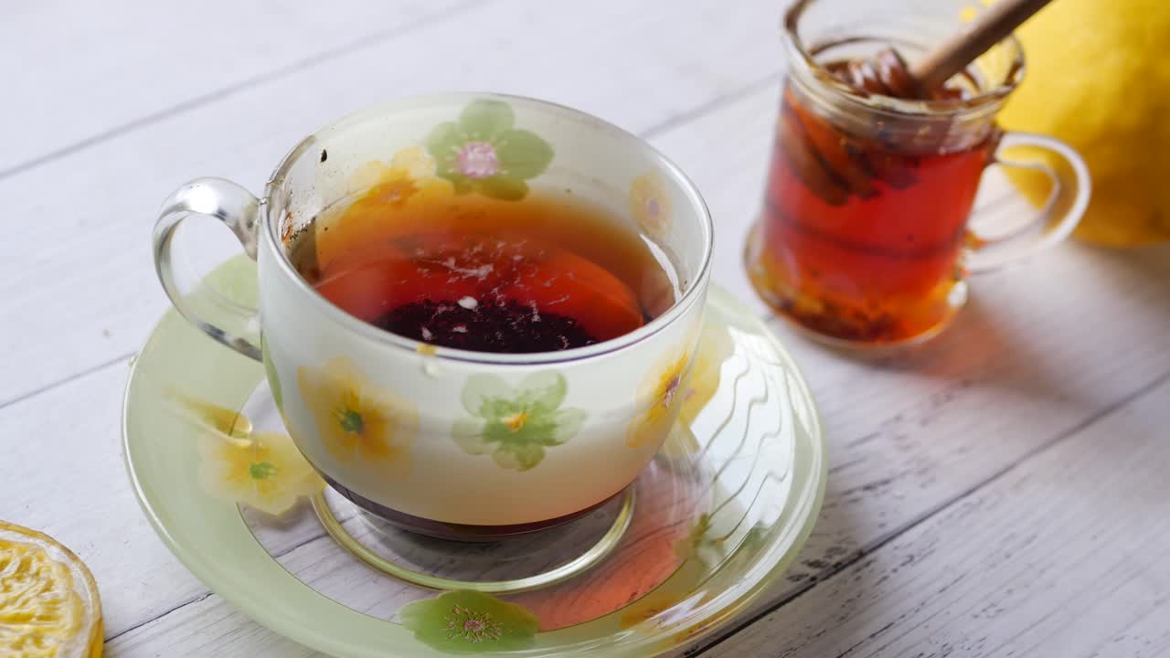 테이블 위 에  ⁇  레몬 녹차