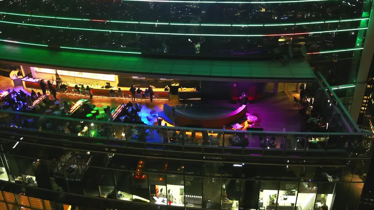 centro de los ángeles | salón del cielo en la azotea | hora de la noche | toma aerea de barrido