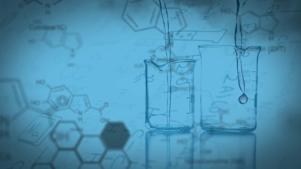 Animazione di strutture molecolari su liquido che cade in un matraccio da laboratorio su sfondo blu