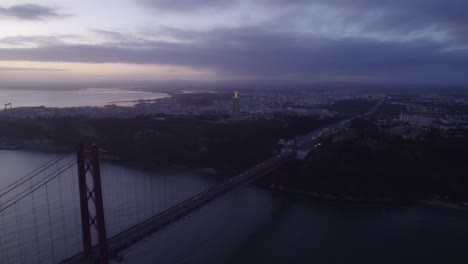 Ponte-25-De-April-Portugal-Kurz-Vor-Sonnenaufgang,-Luftaufnahme