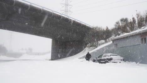 Schneeschaufeln-Während-Filomena-Madrid-Spanien