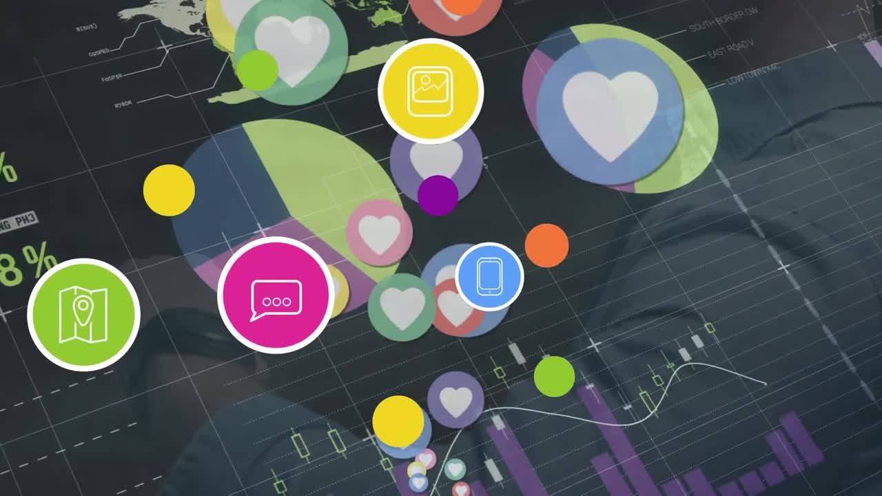 animación de iconos de los medios sobre el hombre caucásico que usa un reloj inteligente