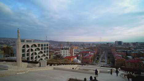 vista del paisaje de la ciudad desde los escalones de yerevan