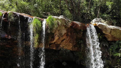 Cascada-Valle-De-Las-Mariposas-En-Sao-Thomé-Das-Letras,-Minas-Gerais,-Brasil