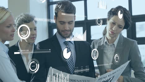 animación del procesamiento de datos sobre diversas personas de negocios en la oficina