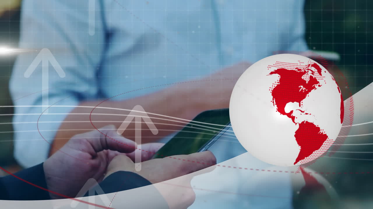 animación de flechas hacia arriba y globo sobre diversos compañeros de trabajo que utilizan teléfonos inteligentes