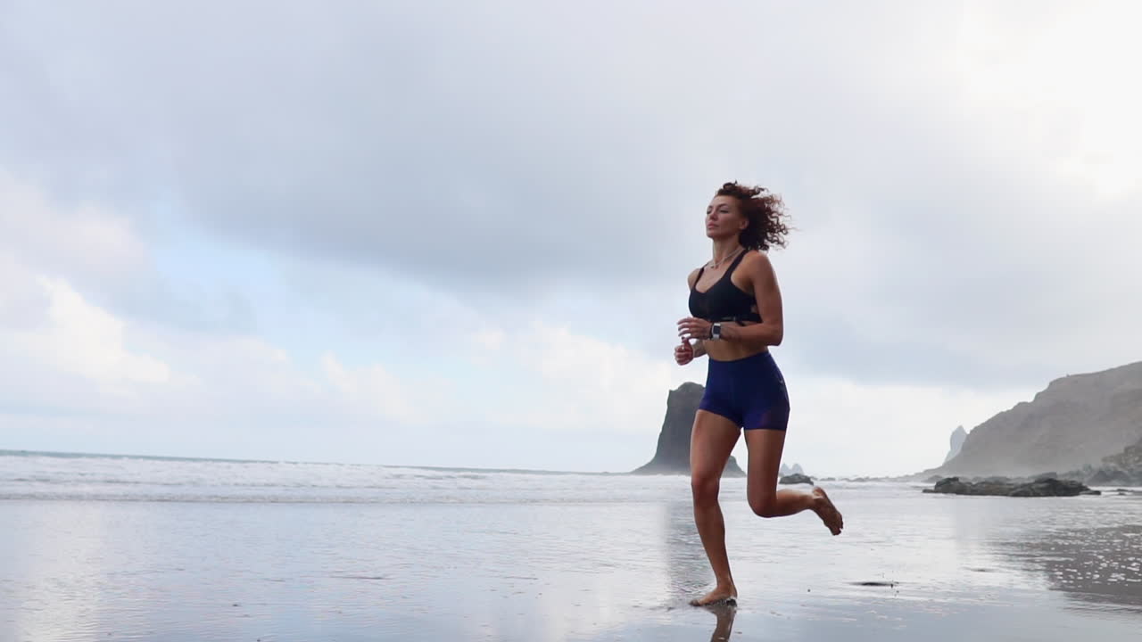 Elegance in Action: Morning Beachside Run of a Curvy Athlete for a Sculpted Physique in Slow Motion