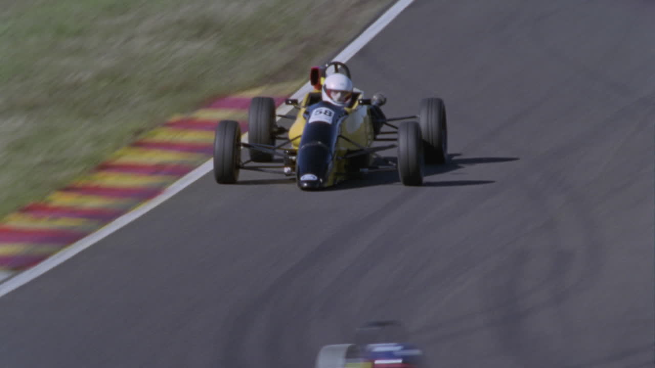 carreras de autos de fórmula en un circuito