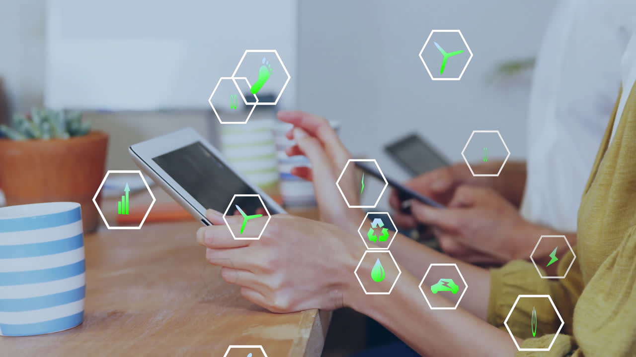 사무실에서 태블릿을 사용하는 다양한 동료에 대한 생태 아이콘의 애니메이션