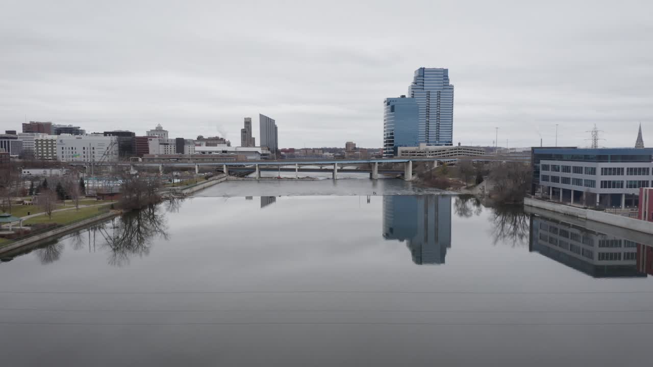 Riprese aeree di Grand Rapids.