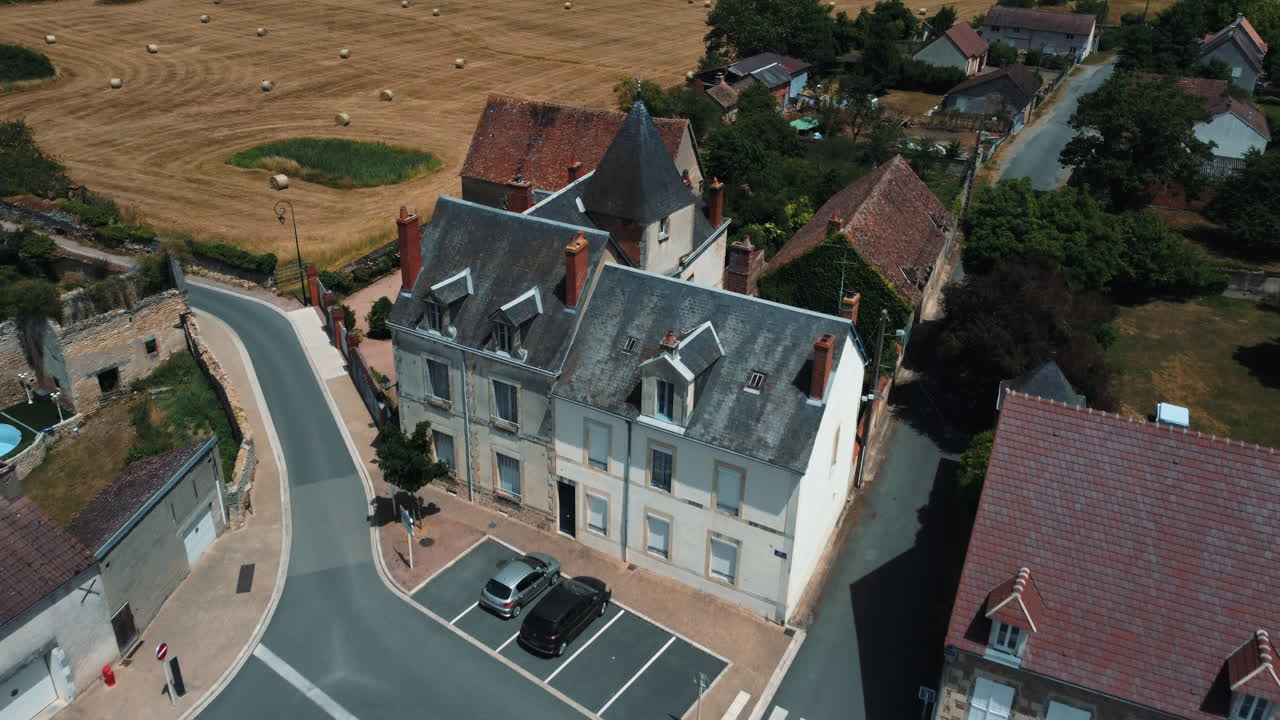 프랑스 의 한 마을 의 공중 에서 볼 수 있는 모습