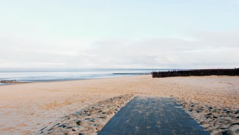 Travelling-Shot-Playa-En-El-Mar-Del-Norte