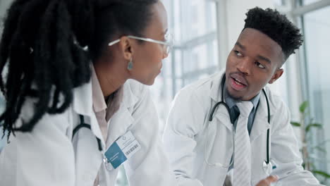 Médicos,-Conversación-Y-Gente-Negra