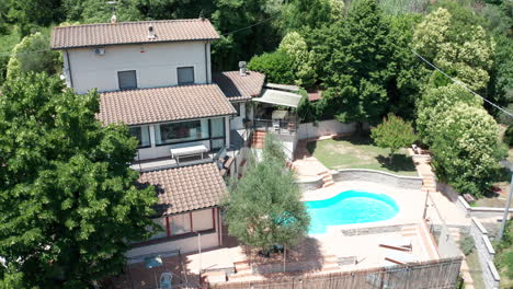 jib up of mediterranean villa in woodlands