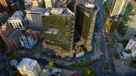 drone panorámico aéreo del mercado tradicional de tobalaba calles de santiago de chile punto de referencia urbano de restaurantes y ciudad vibrante