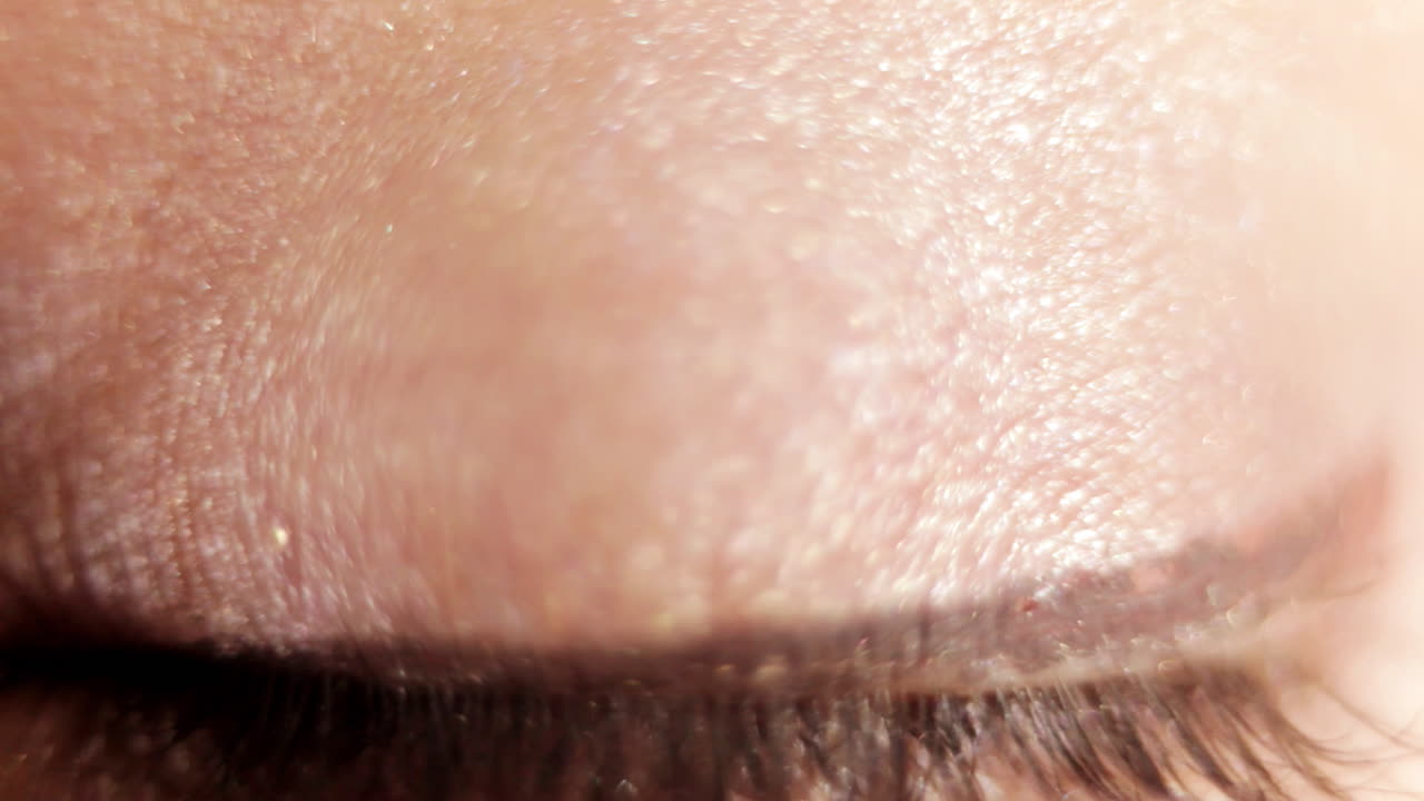 눈을 열고 닫는 것